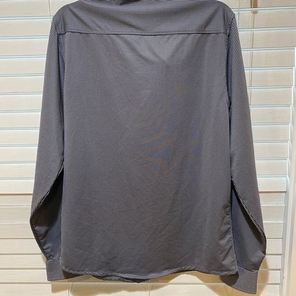 Travis Mathew Button Up - Size L - Picture 5 of 5